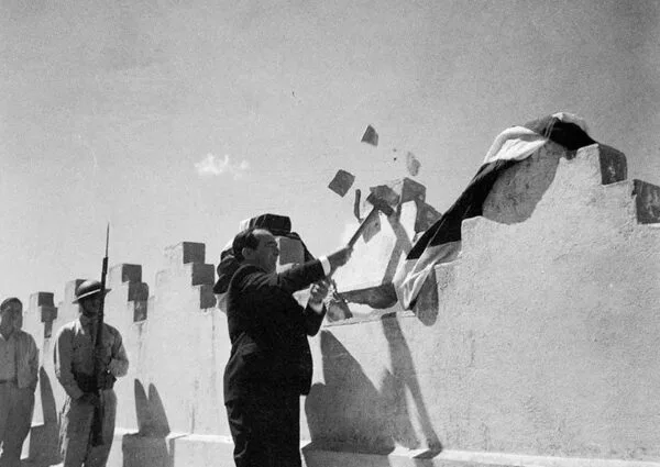 Abolición del Ejército y el Poder de Construir Comunidad